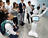 Mini Pepper robots start new jobs in Taiwan