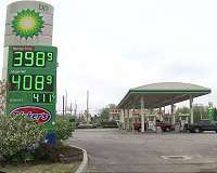 U.S. retail gas prices holding steady