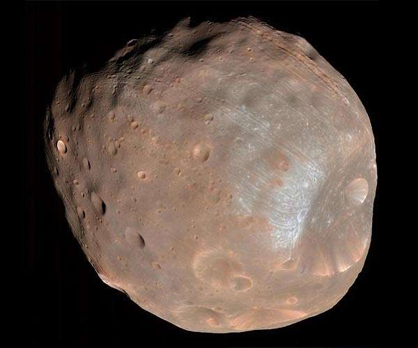 Could the surface of Phobos reveal secrets of the Martian past