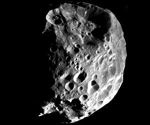 Cassini Finds Saturn Moon has Planet-Like Qualities