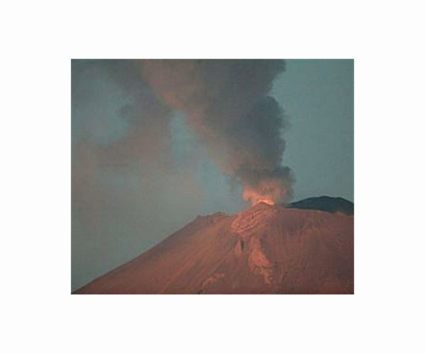 Shaking roofs, frayed nerves as Mexico's 'Popo' volcano rumbles