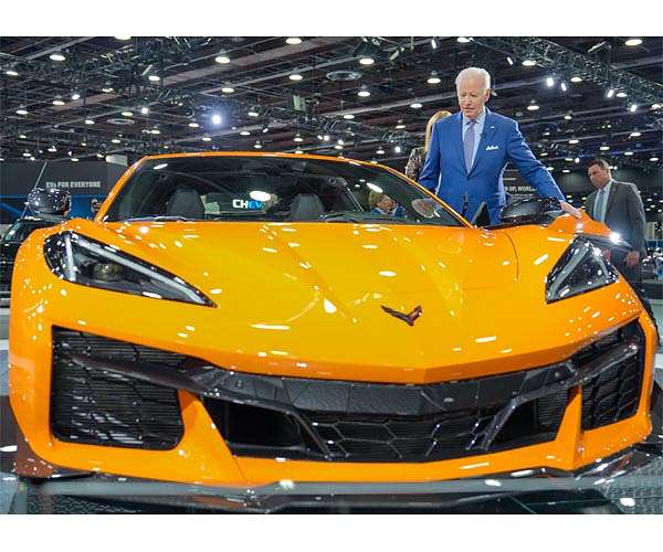 Biden tours Detroit Auto Show, highlighting electric vehicle push