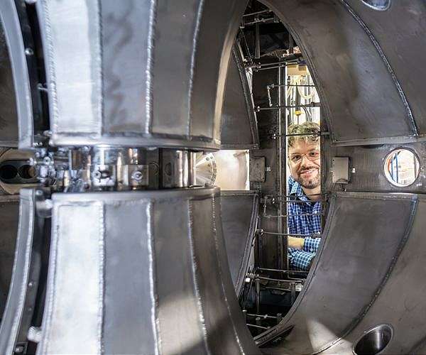 ODS FeCrAl alloys show durability in liquid metal flow at fusion reactor temperatures