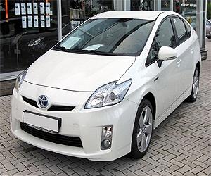 Honda launches hybrid Fit to take on Toyota's Prius