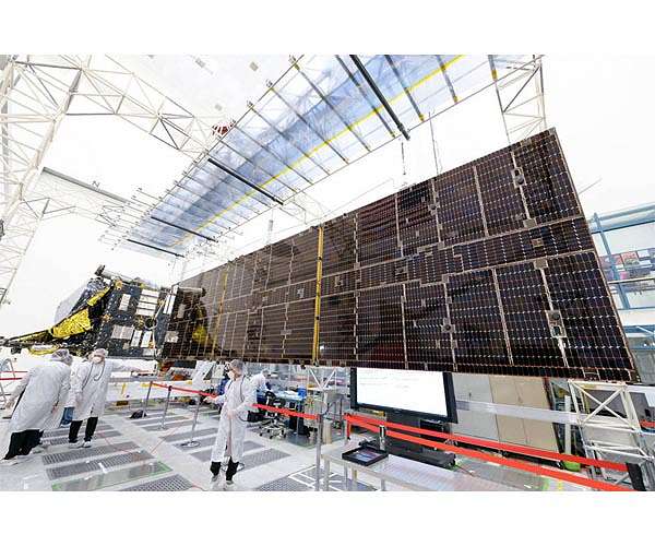 NASA's Psyche gets huge solar arrays for trip to metal-rich asteroid