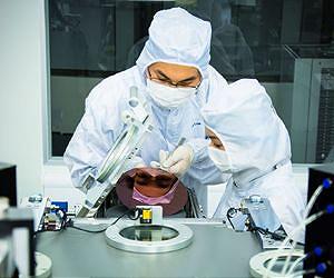 Bio-inspired method to grow high-quality graphene for high-end electronic devices