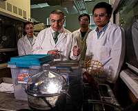 Rice lab turns trash into valuable graphene in a flash