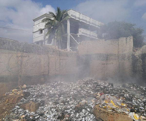 South Asia wilts in heat as Delhi rubbish dump burns