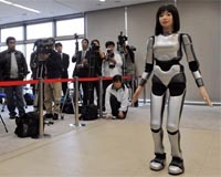 Fashion robot to hit Japan catwalk
