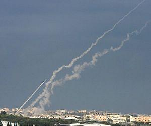 Gaza rocket fire kills Israeli soldier