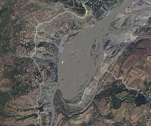 Tajikistan dam project hit by controversy