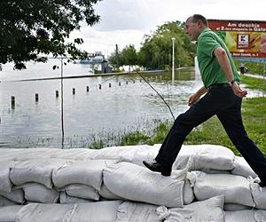 Hungary says catastrophe averted after Danube hits new record