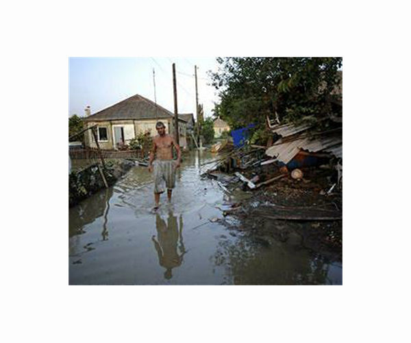 Russian governor warns of 'very difficult' plight as floods rise