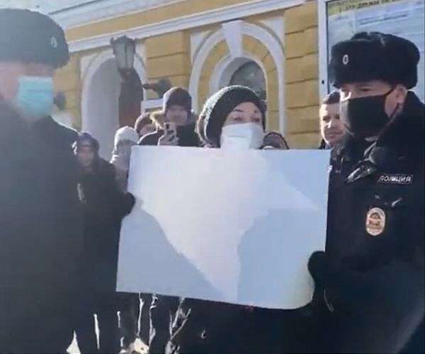 Russia seeks to fine web users searching for content deemed 'extremist'