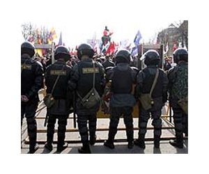 Russian police arrest 10 activists for highway protest
