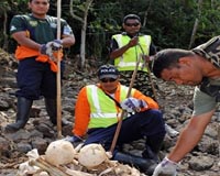 Tonga prisoners help out with tsunami relief work