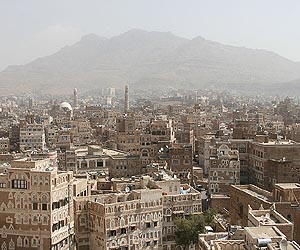 US sharply steps up military, economic aid to Yemen