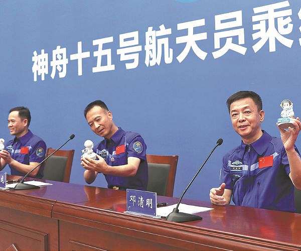 Shenzhou 15 crew share memorable moments from Tiangong Station mission
