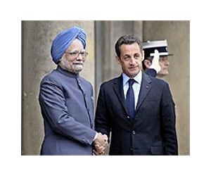 Sarkozy and Indian PM Singh set to sign nuclear reactor deal