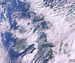Mixed festive trading for Britain's snow-hit stores
