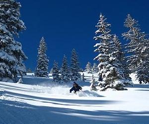 Skiers welcome snow to Swiss slopes