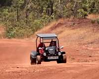 German students try to tame Australian desert with solar powered vehicle