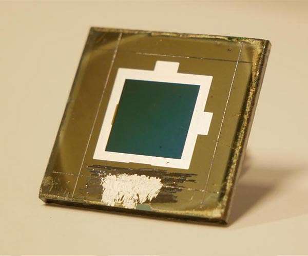 Tandem solar cell world record: New branch in the NREL chart