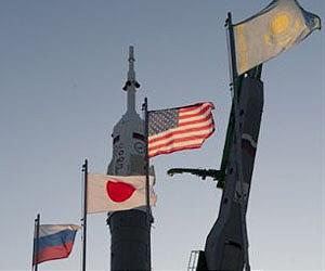 Russian rocket launches new crew to space