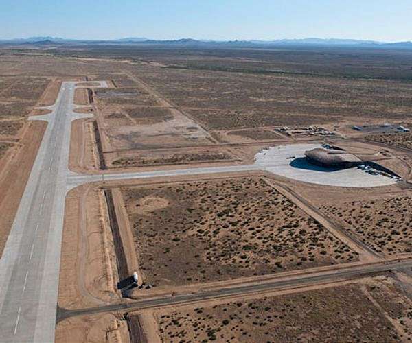 Spaceport America and C6 Launch Systems sign agreement
