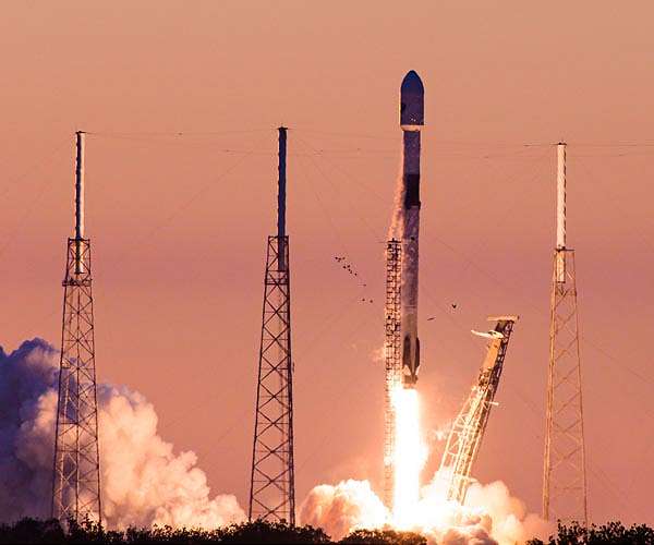 Record doubleheader: SpaceX launches 2 Falcon 9 rockets from Florida
