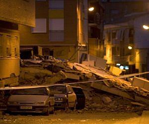 5.1 quake kills eight, topples buildings in Spain