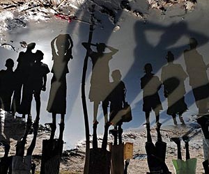Sudan mounts air strikes 'to control oilfields'