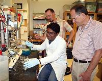 Biochemists describe light-driven conversion of greenhouse gas to fuel