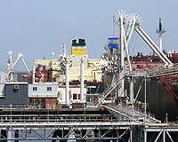 Analysis: Oil flows in Basra power vacuum