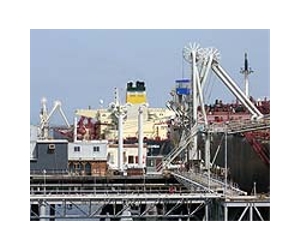 US transfers security at Basra port to Iraq