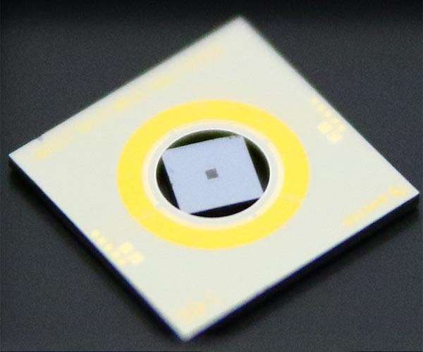 Piezoelectric thin film and metasurfaces combined to create lens with tunable focus