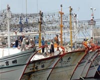 Philippines detains 25 Chinese, 18 Vietnamese fishermen