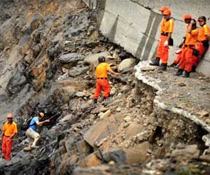 Seven dead in temple collapse as Typhoon Megi pounds Taiwan