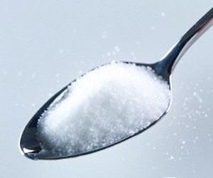 Sugar prices fall back from 30-year peak