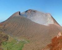 Nicaraguan volcano belches gas, ashes and rocks