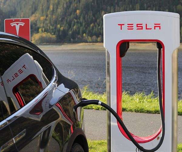 Tesla settles wrongful death lawsuit from fatal crash