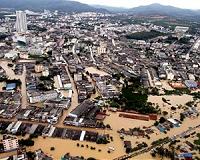 18 dead as torrential rains submerge Thai south