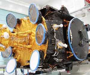 The Athena-Fidus satellite is readied for Arianespace first heavy-lift mission of 2014