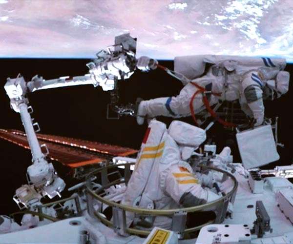 Shenzhou XV crew takes second spacewalk