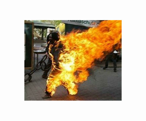 Iranian Kurd dissident sets himself ablaze in Iraq