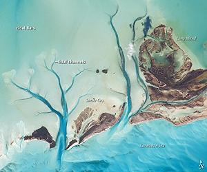 US hunkers down after hurricane smashes Bahamas