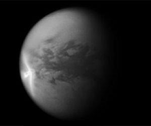 What caused a giant arrow-shaped cloud on Saturn's moon Titan?