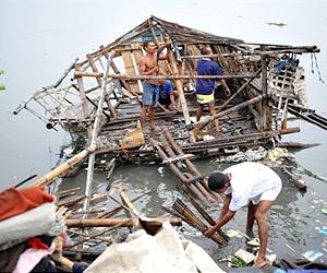 20 dead as typhoon smashes Philippines