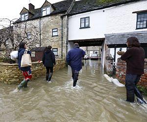 Atmospheric rivers set to increase UK winter flooding