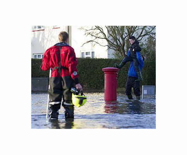 London roads flood as storms roll in